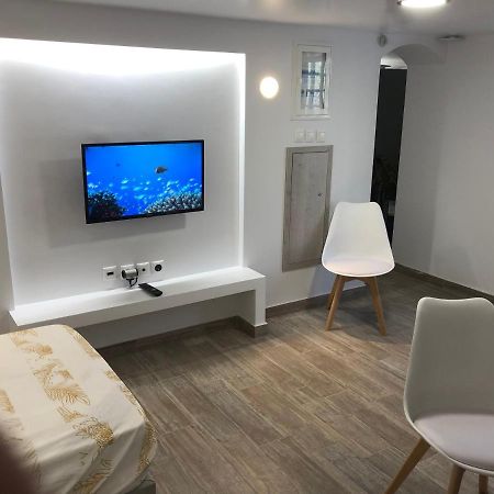 Apartamento Μία Γκαρσονιέρα Με Γούστο Για Επισκέπτες Με Άποψη Atenas Exterior foto